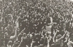 Voting at a Union General Meeting held on 8 May 1975 outside Senate House.[27]