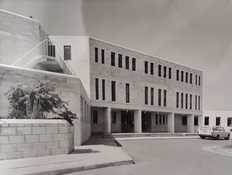File:Senate House in 1976.jpg